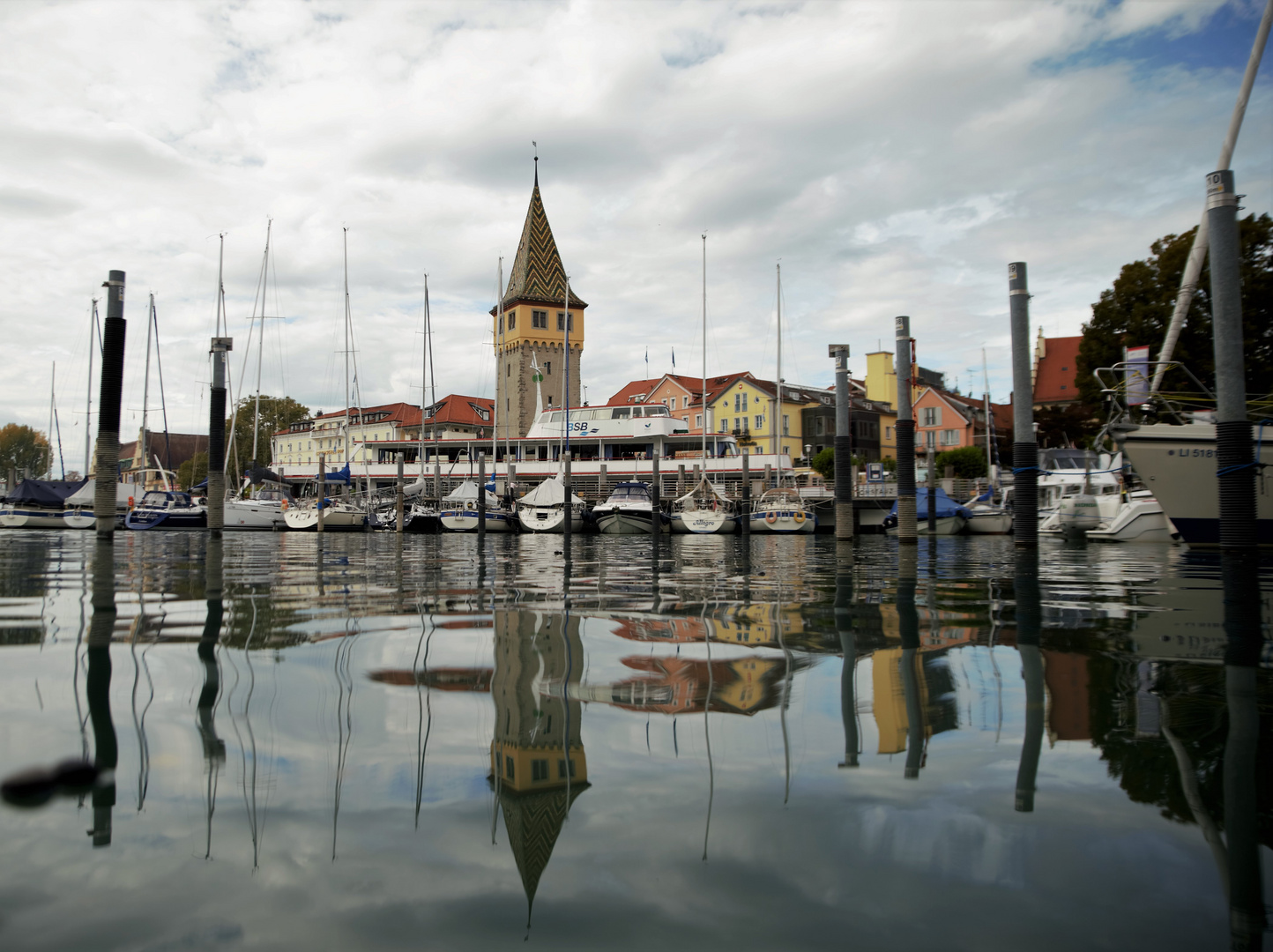 Lindau Insel Hafen im Spiegel