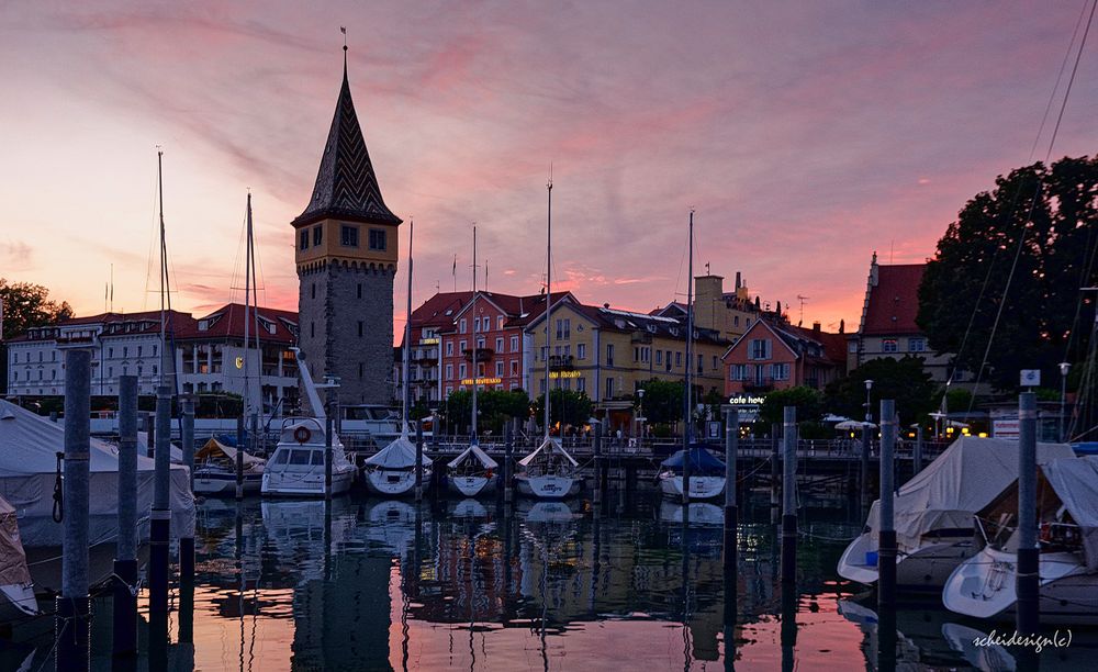 Lindau mit Abendlichtspiegelungen