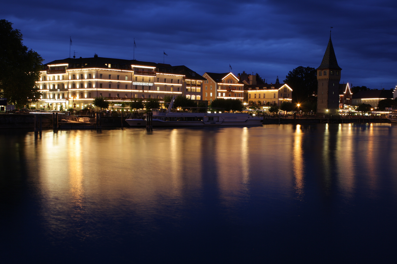 Lindauer Hafen bei Nacht