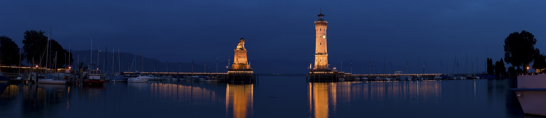 Lindauer Hafen bei Nacht.