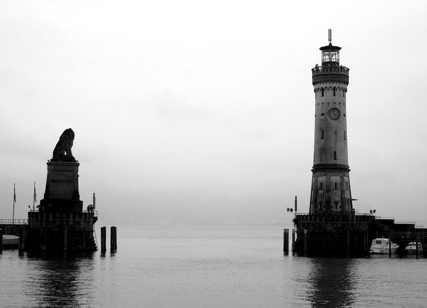 Lindauer Hafeneinfahrt bei Mistwetter