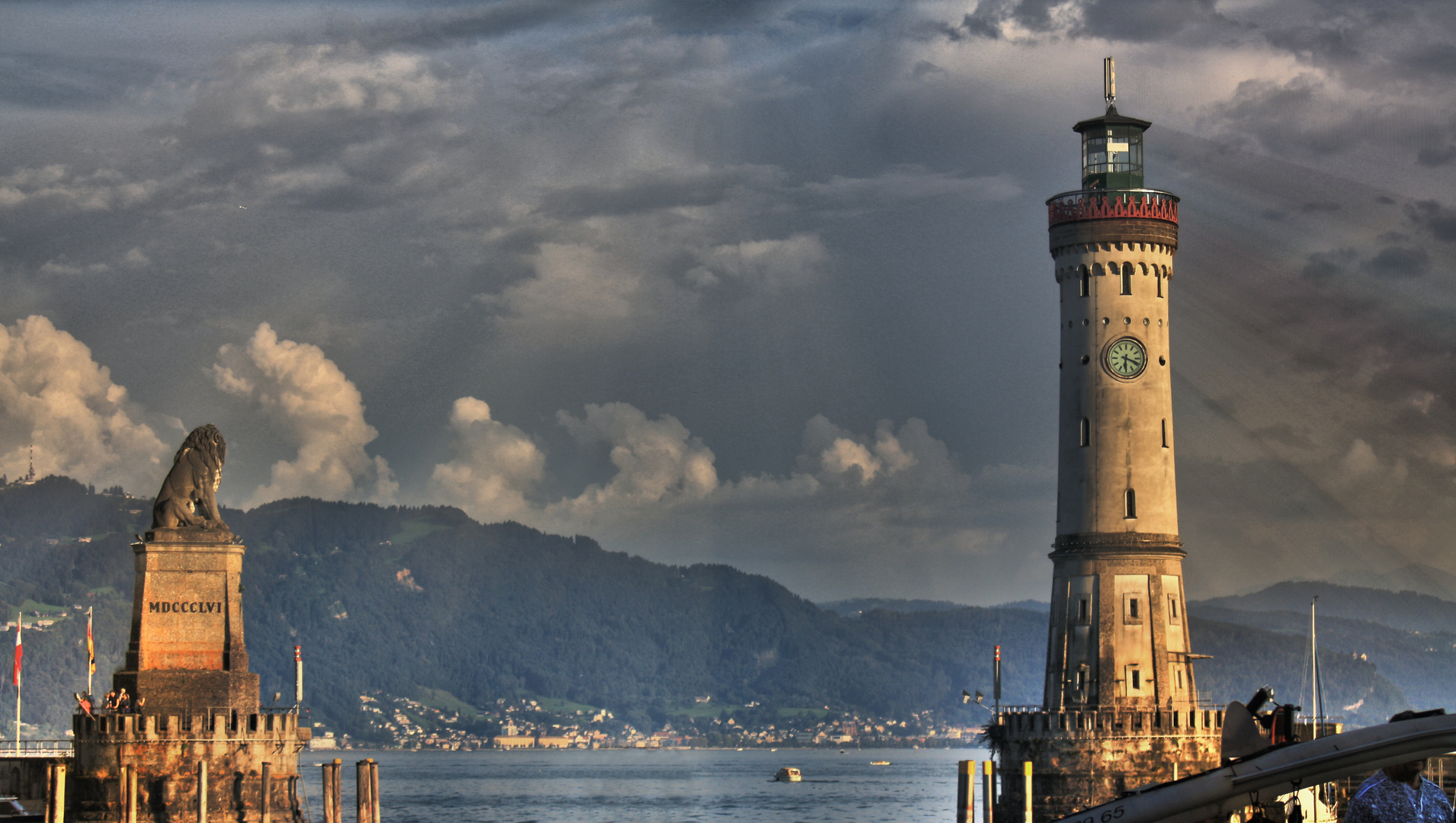 Lindauer Hafeneinfahrt im Oktober