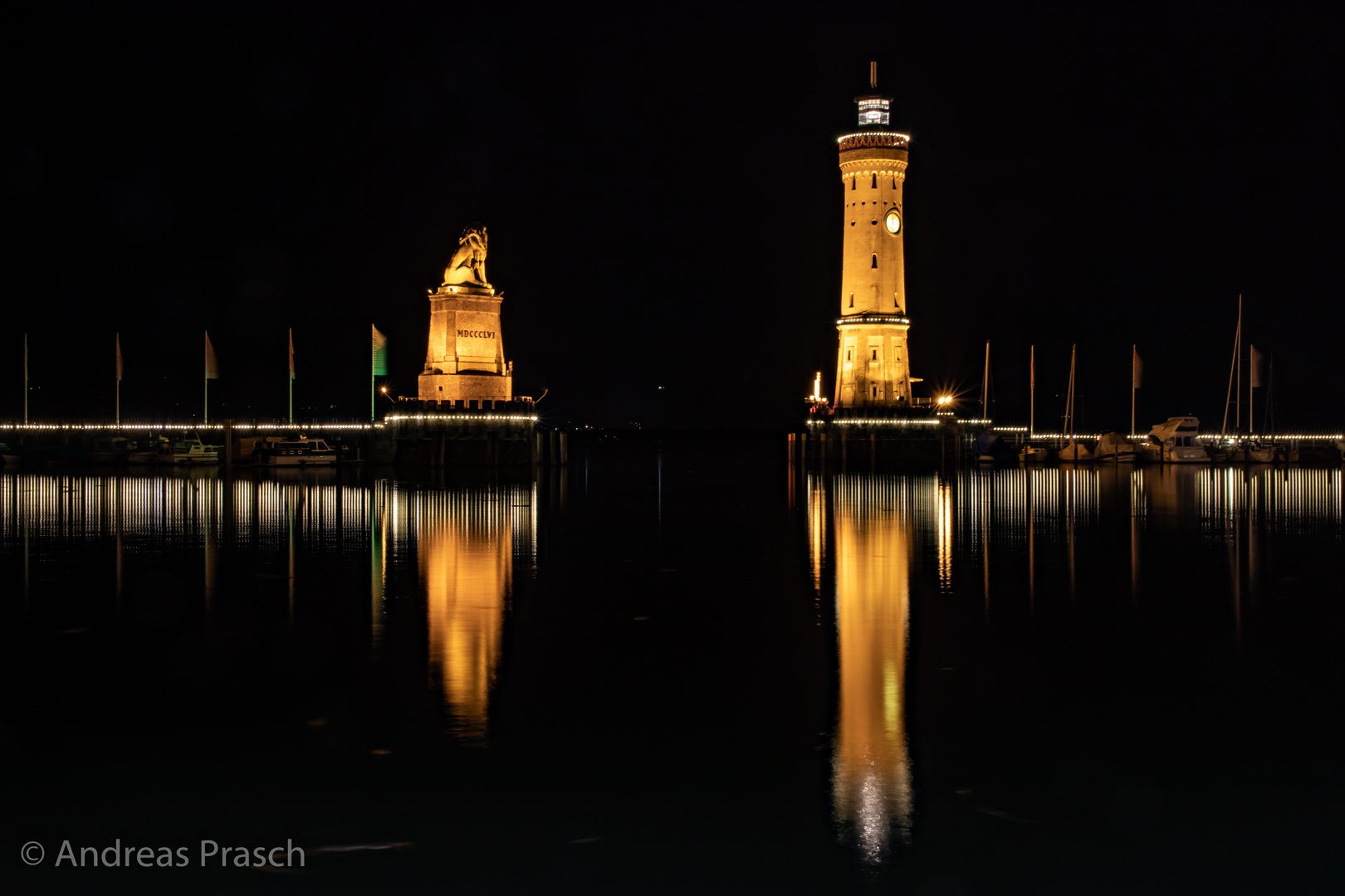 Lindauer Hafeneinfahrt in der Mitsommernacht 2019