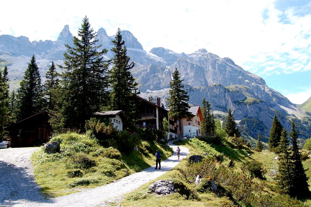 Lindauer Hütte mit den Drei Türmen