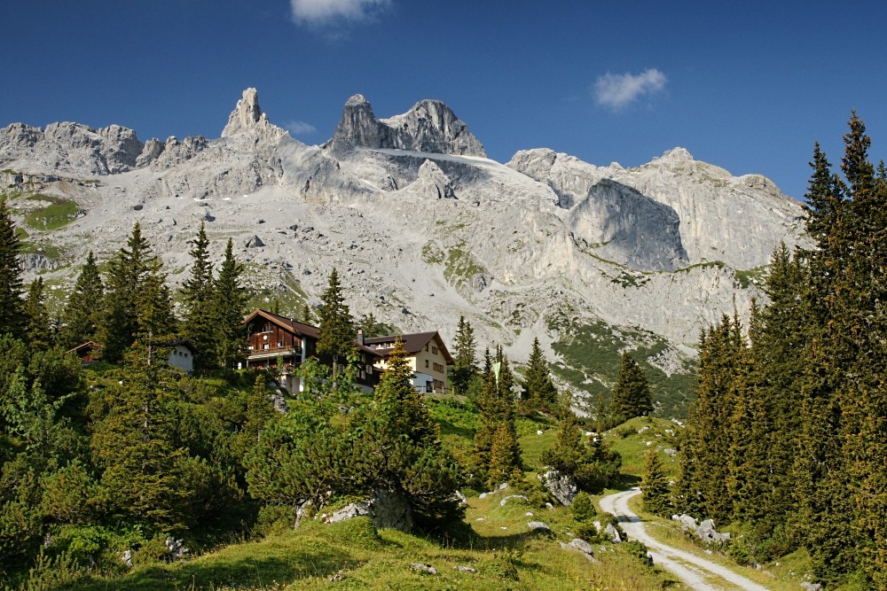 Lindauer Hütte mit Drei Türmen