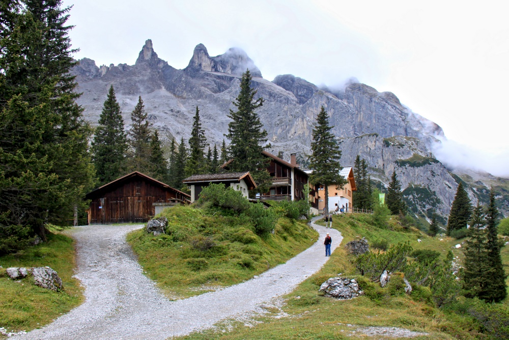 Lindauer Hütte vor Drei Türme (2)