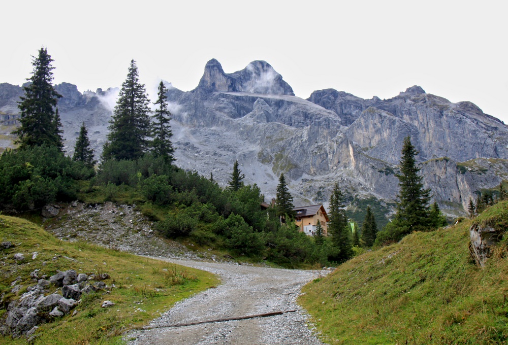 Lindauer Hütte vor Drei Türme