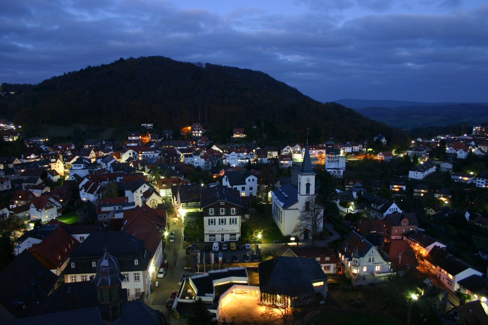 Lindenfels in der Dämmerung