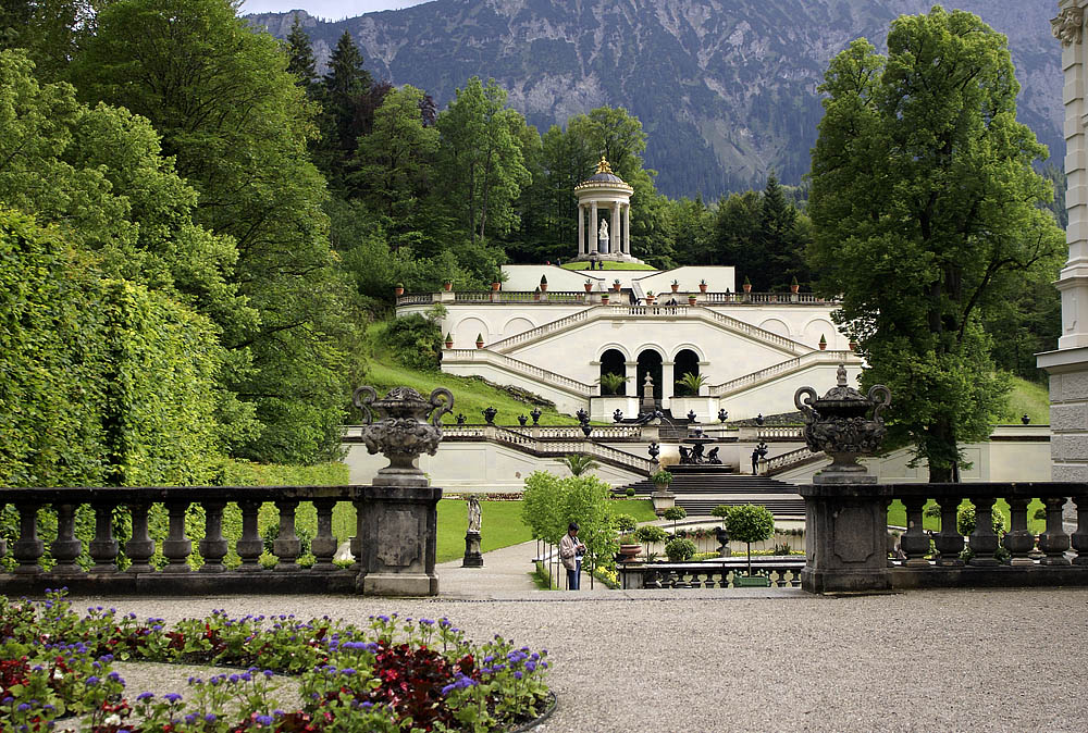 Linderhof - Venustempel - prüfender Blick