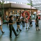 Line Dancing am Chinatown Complex, Singapur