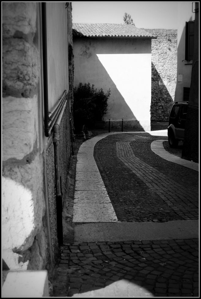 ..Linee orizzontali...verticali...curve...