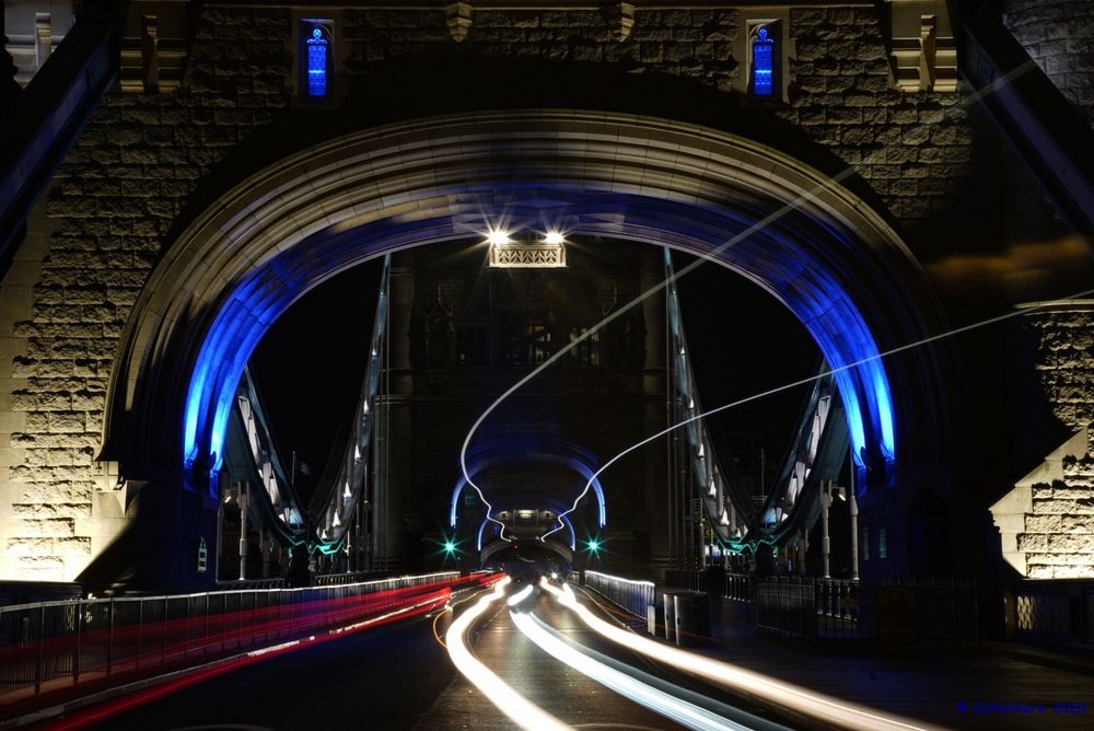 Lines in rush hour over Tower Bridge