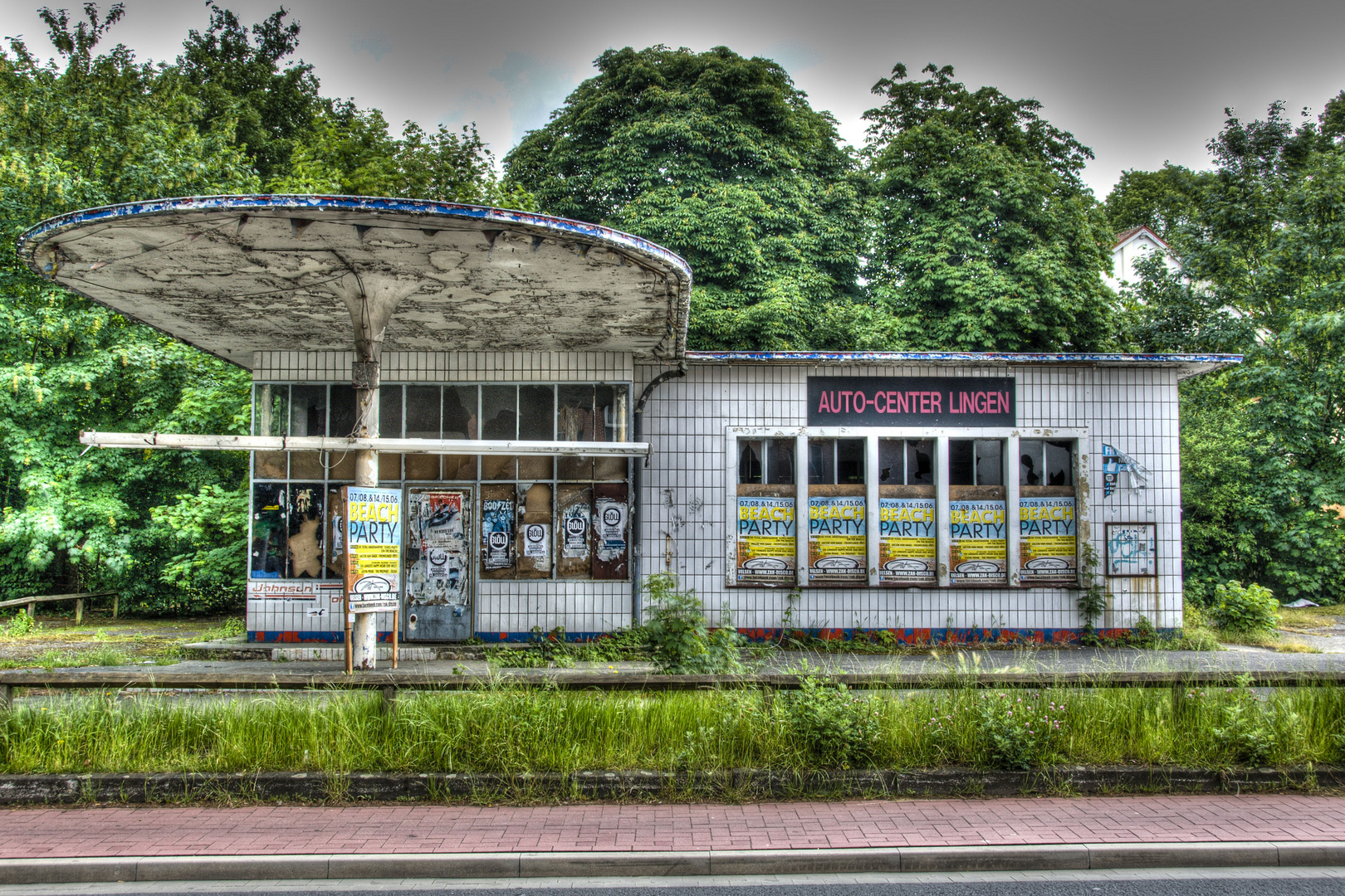 Lingen - Bernd Rosemeyerstrasse - Seedy Petrol Station - 01