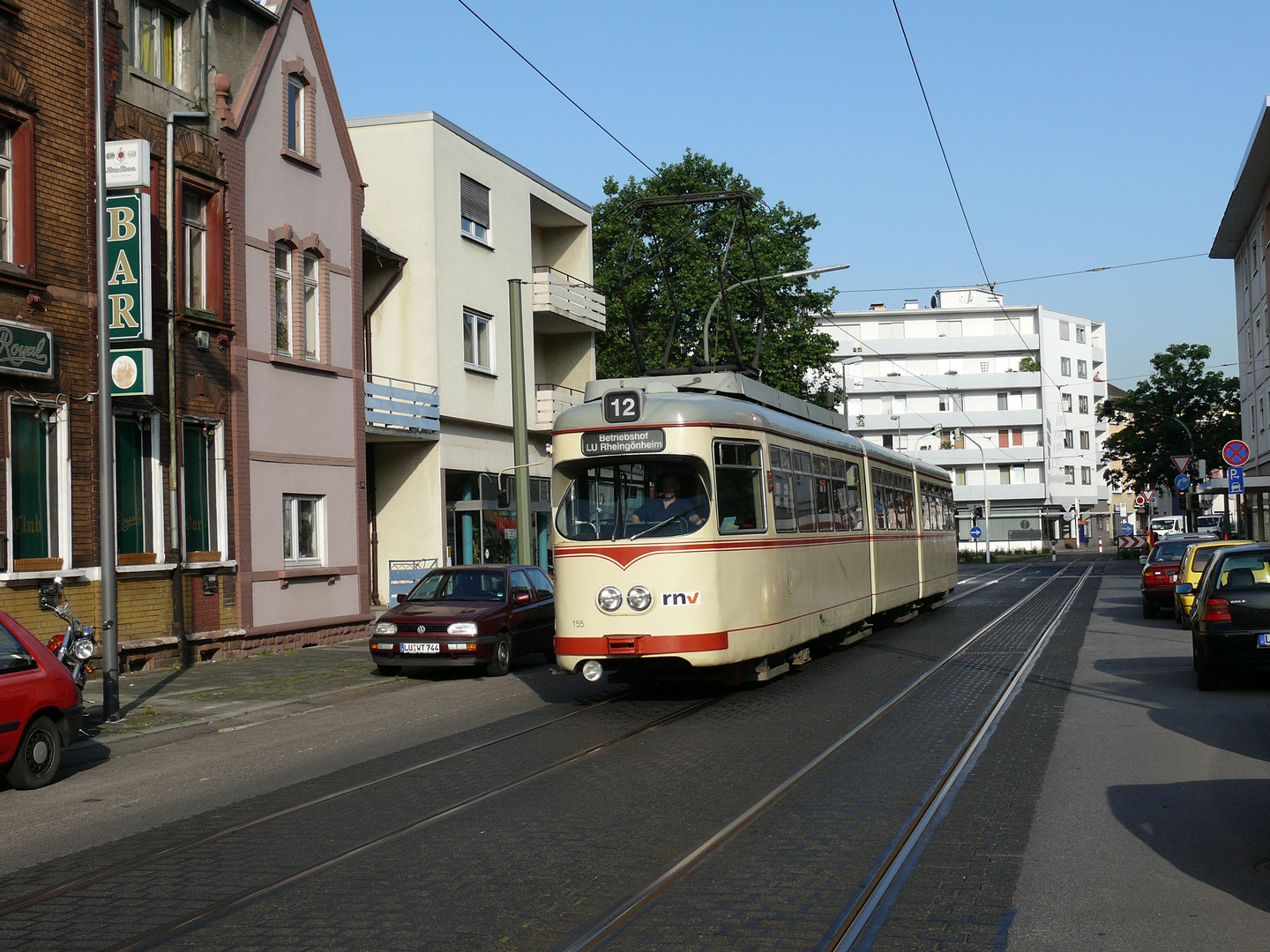 Linie 12 in Ludwigshafen im Somner 2008