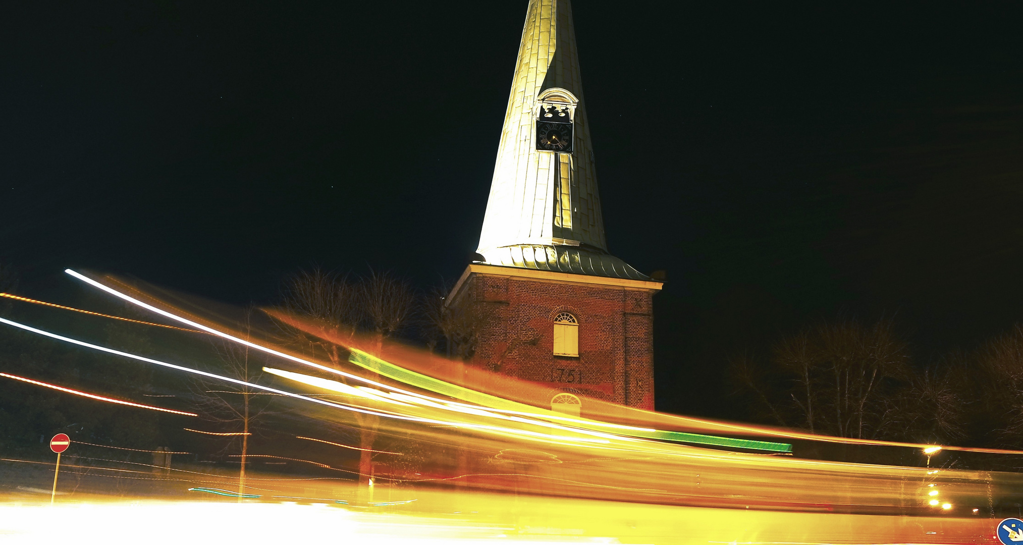 Linie 25 vor der Hochzeitskirche