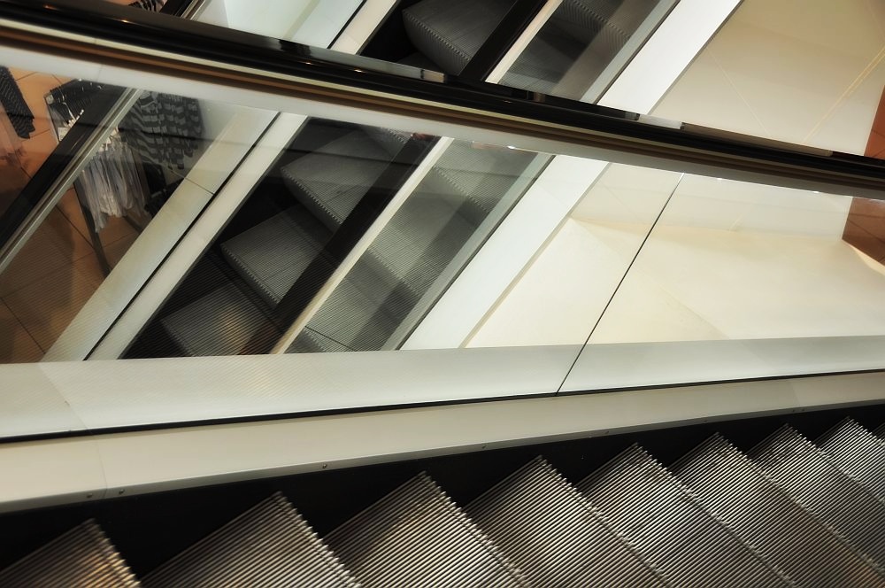 Linien auf der Rolltreppe