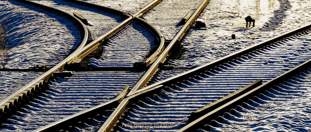 LINIEN IM SCHNEE