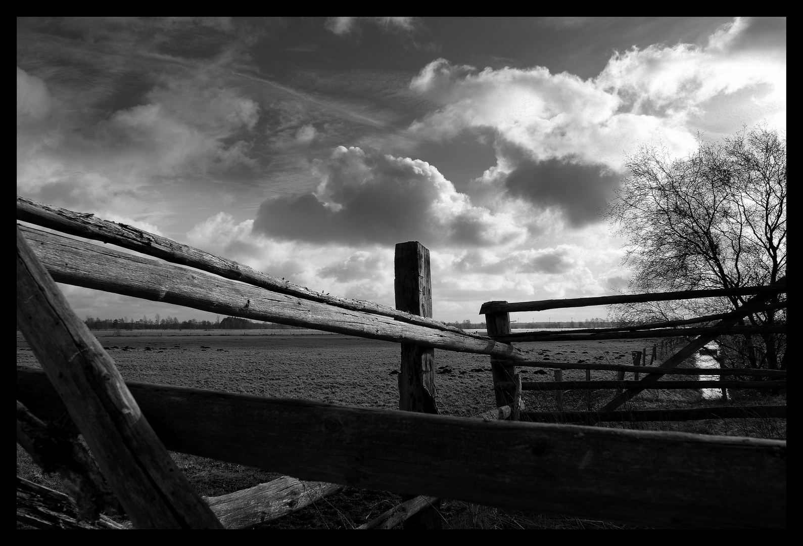 Linien und Wolken