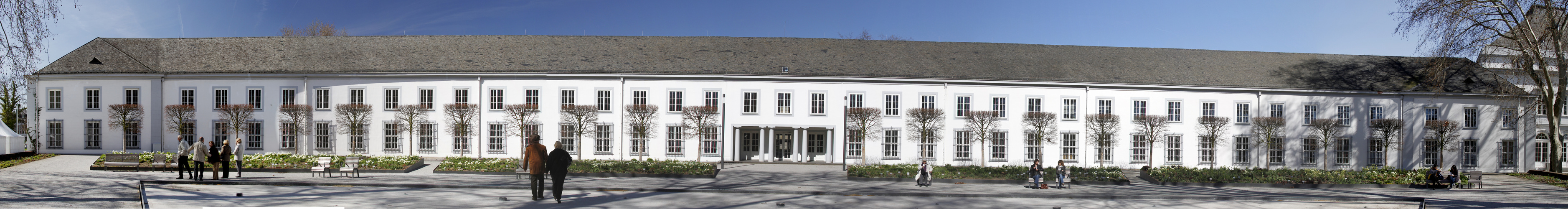 Linkes Nebengebäude am Schloss Koblenz