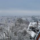 links am roten Dach vorbei