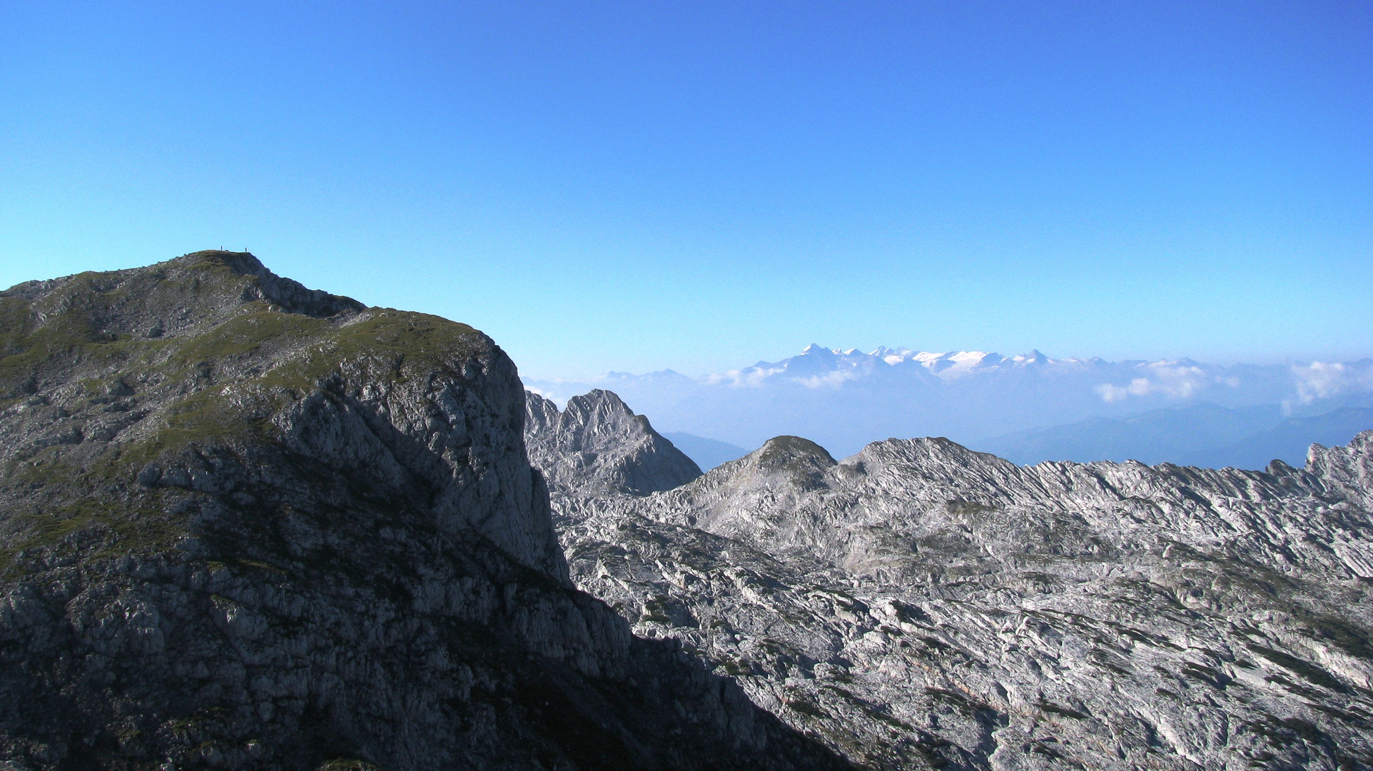 Links der Kl. Hundstod und rechts die Hohen Tauern