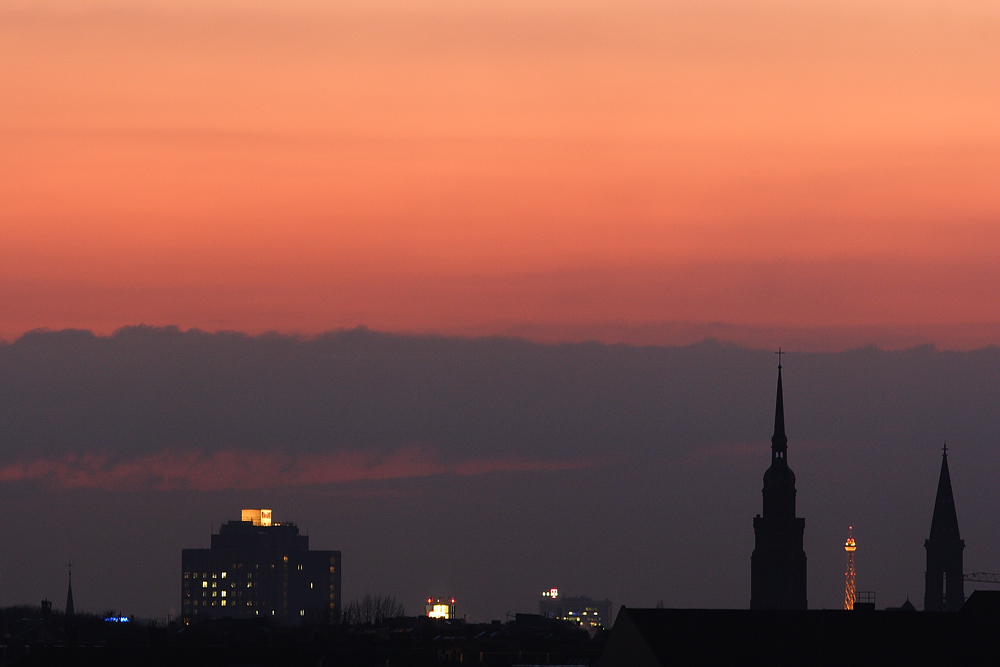 links die Charité rechts der Funkturm ...