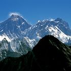 Links Everest (8848m), rechts Lhotse (8516m) vom Gipfel des Gokyo Ri (5330m)