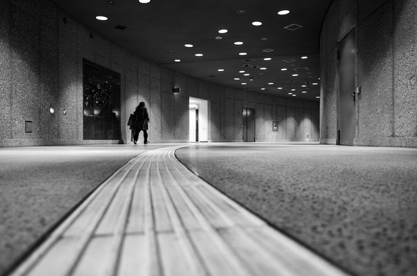 links halten und dann rechts abbiegen :-)