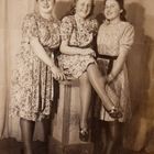 links loni,rechts herta,meine mutter,mitte unbekannt 1940