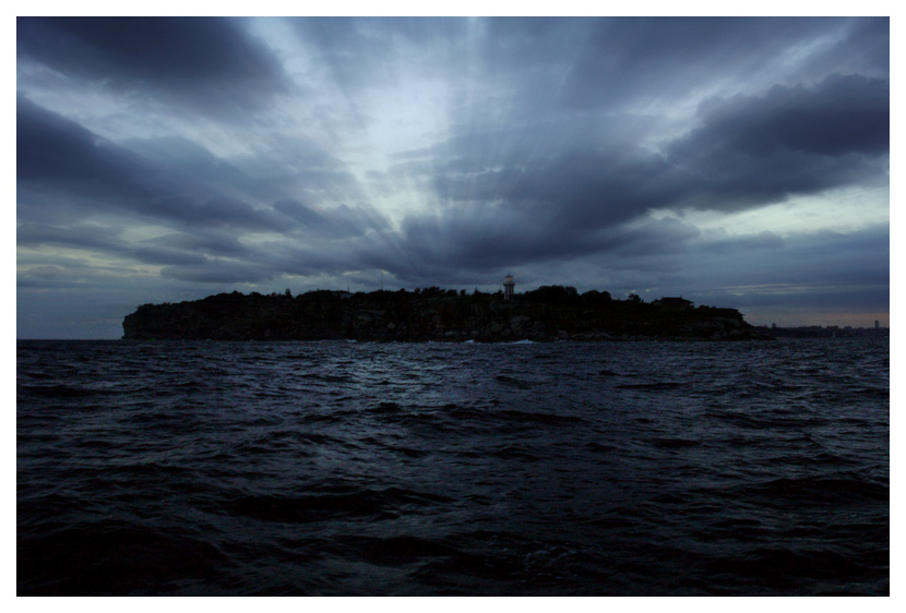 Links: offenes Meer, Rechts: Sydney Harbour