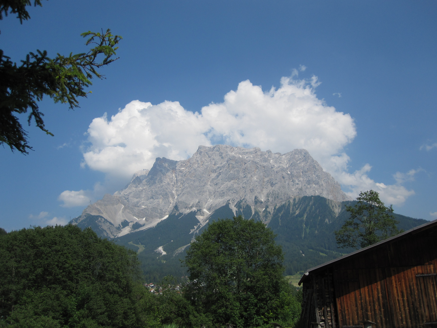 links... Seilbahn zur Zugspitze