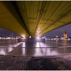 links - Under the Bridge - rechts