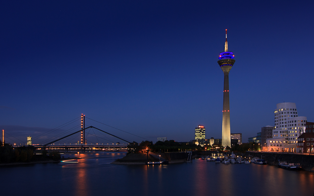 Linksabbieger im Medienhafen