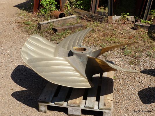 Linksdrehender Schiffspropeller !