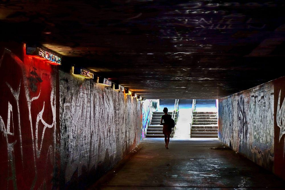 Linksverkehr im Fußgängertunnel