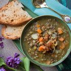 Linsensuppe mit Röstzwiebeln 