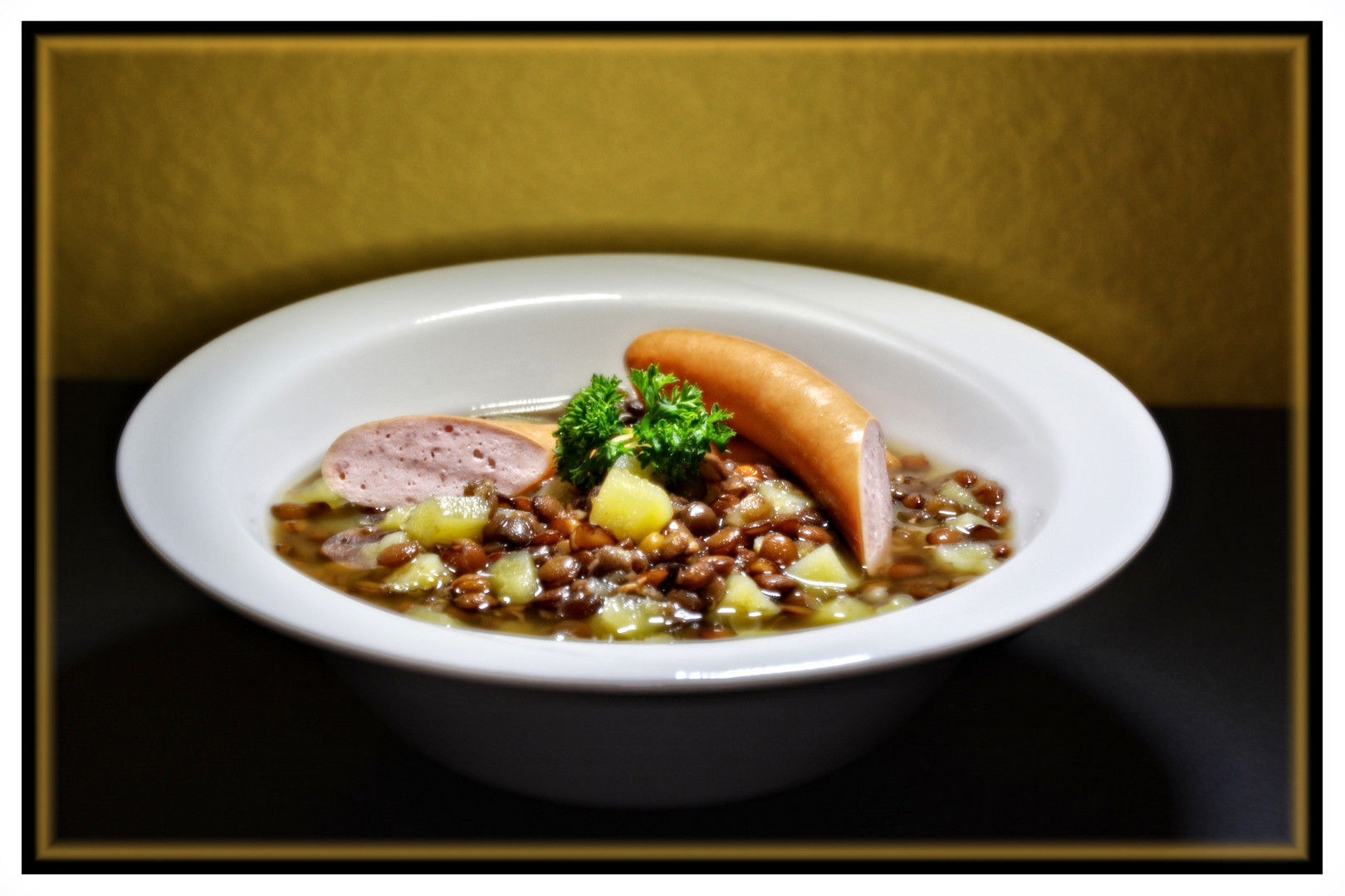 Linsensuppe mit Wiener Würstchen