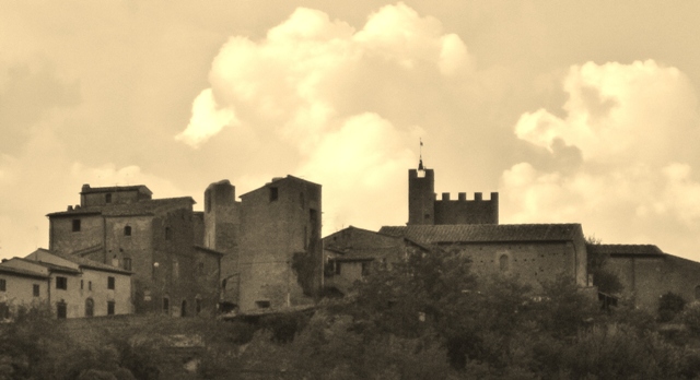 L'intatto borgo medievale di Certaldo Alto (Firenze) Toscana