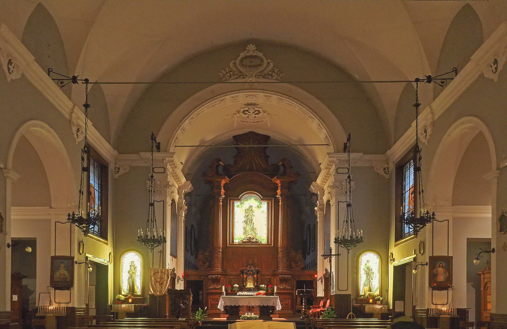 L’intérieur de l’Eglise des Capucins