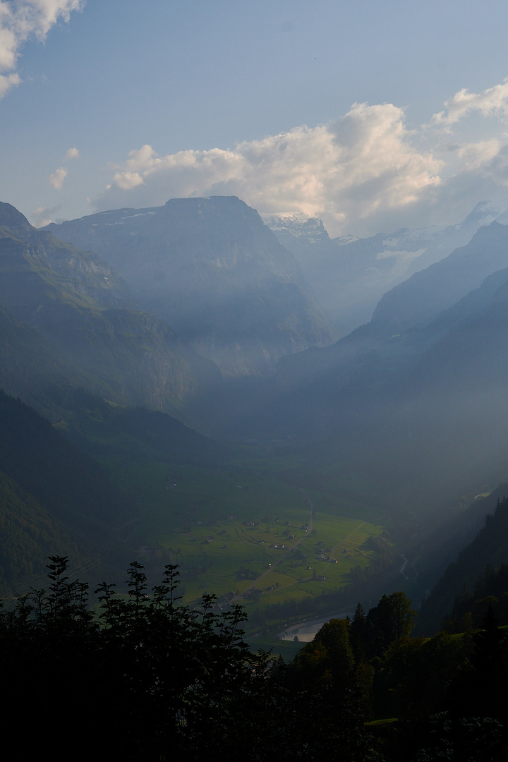 Linthal im Licht