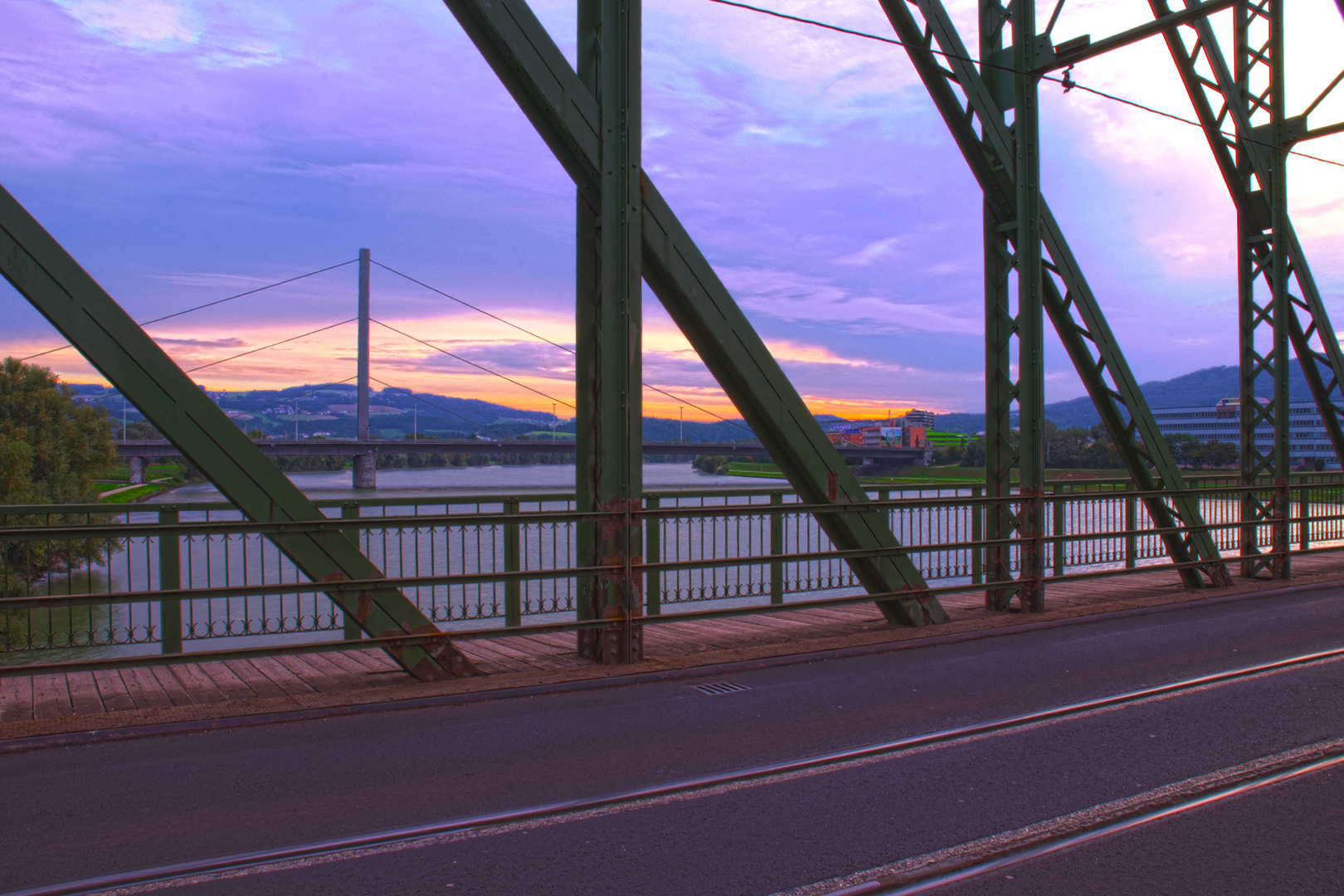 Linzer Eisenbahnbrücke und Voestbrücke in HDR