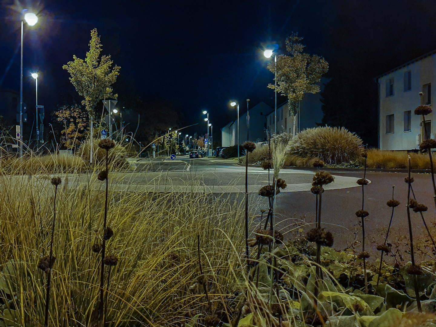 Linzer Straße, Nachts am Kreisel