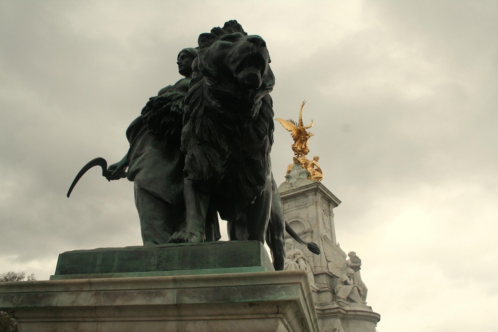 Lion in buckingham palace