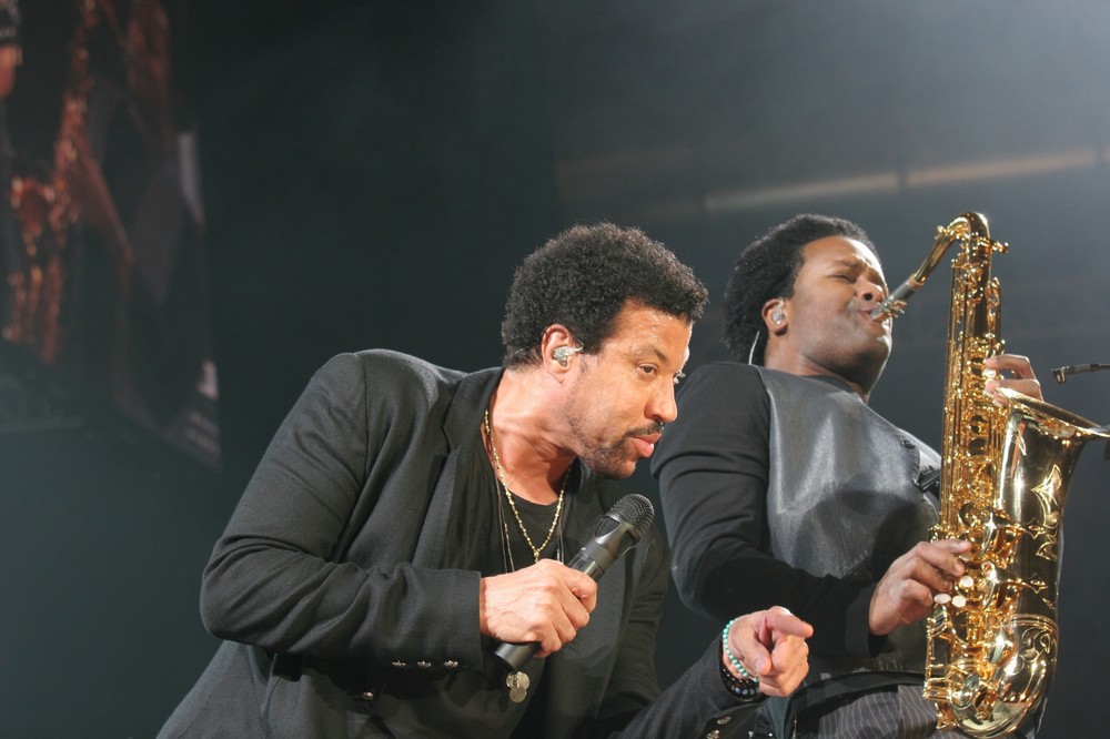 Lionel live