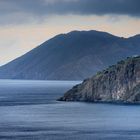 Liparische Inseln: Blick von Lipari auf Vulcano