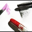 Lipgloss, Wimperntusche und Lippenstift...