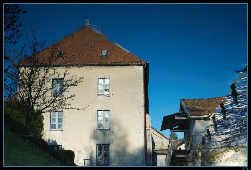 Liquéfaction (reflet d'un moulin dans l'eau)