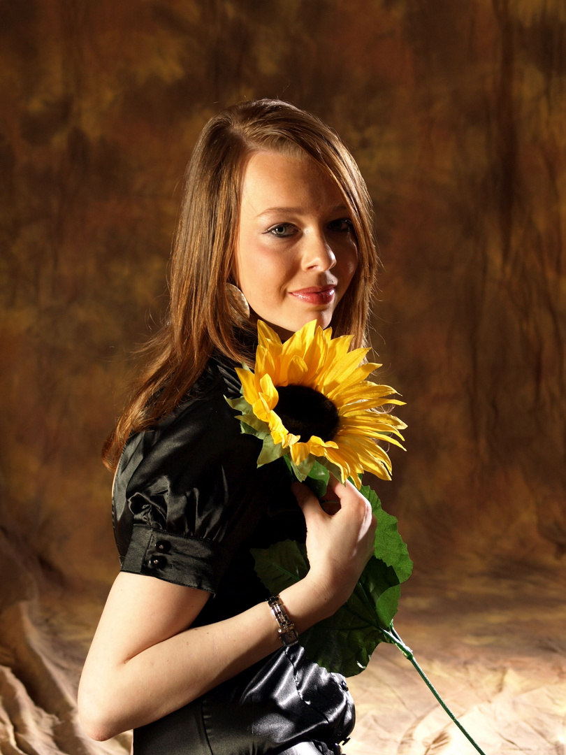 Lisa mit Sonnenblume