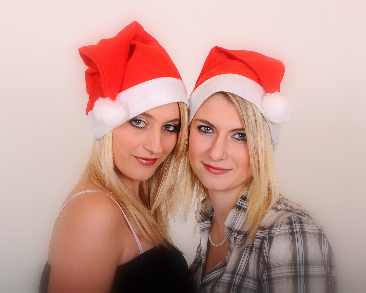 Lisa und julia vorbereitung zum Weihnachten Foto & Bild portrait