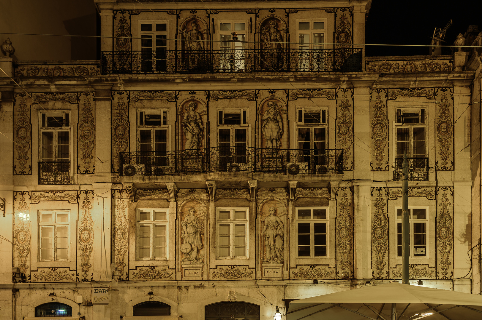 Lisboa by night - Alte Fassade